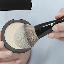 Poudre Matifiante Et Fixante 12h  - Ein langanhaltender mattierender Puder